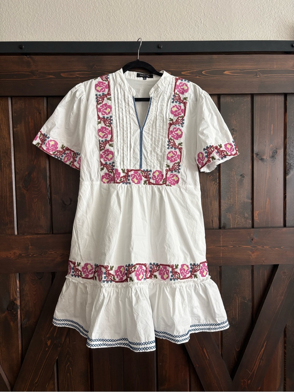 Solitaire White Short Sleeve Mini Dress with Pink Floral Embroidery XL